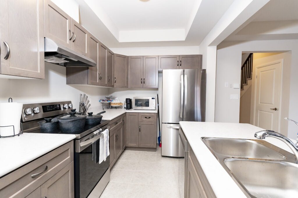 Feels like Home luxury, private theater, and 5-minute access to Niagara Falls – your dream Home awaits!