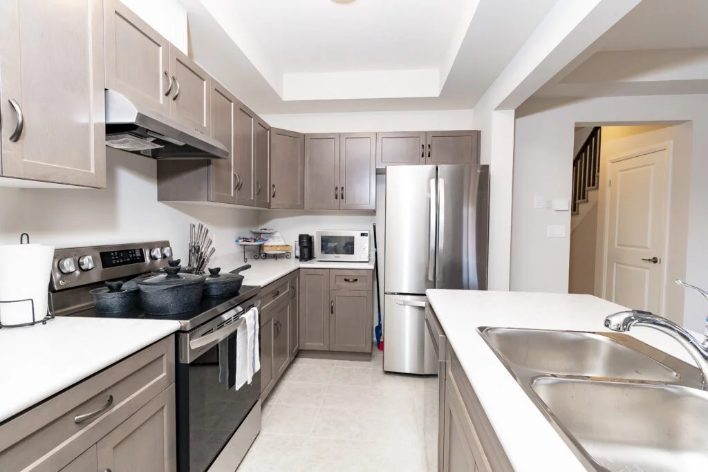 Feels like Home luxury, private theater, and 5-minute access to Niagara Falls – your dream Home awaits!