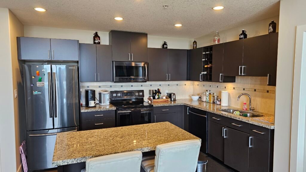 Memories Lounge 401, ALL IN 2B2B Fully Furnished