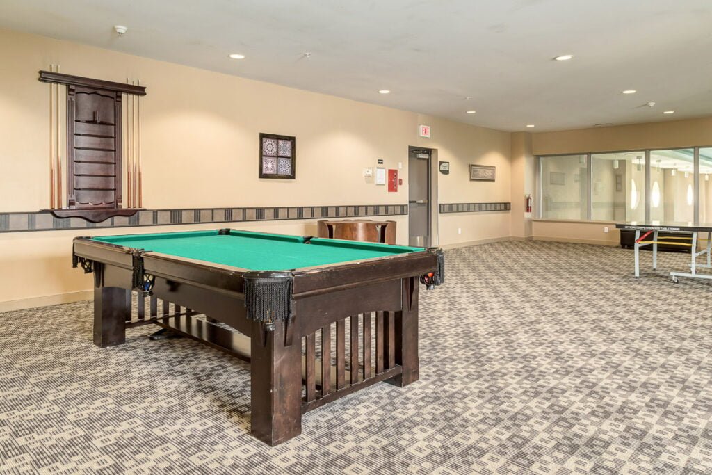 Memories Lounge 401, ALL IN 2B2B Fully Furnished