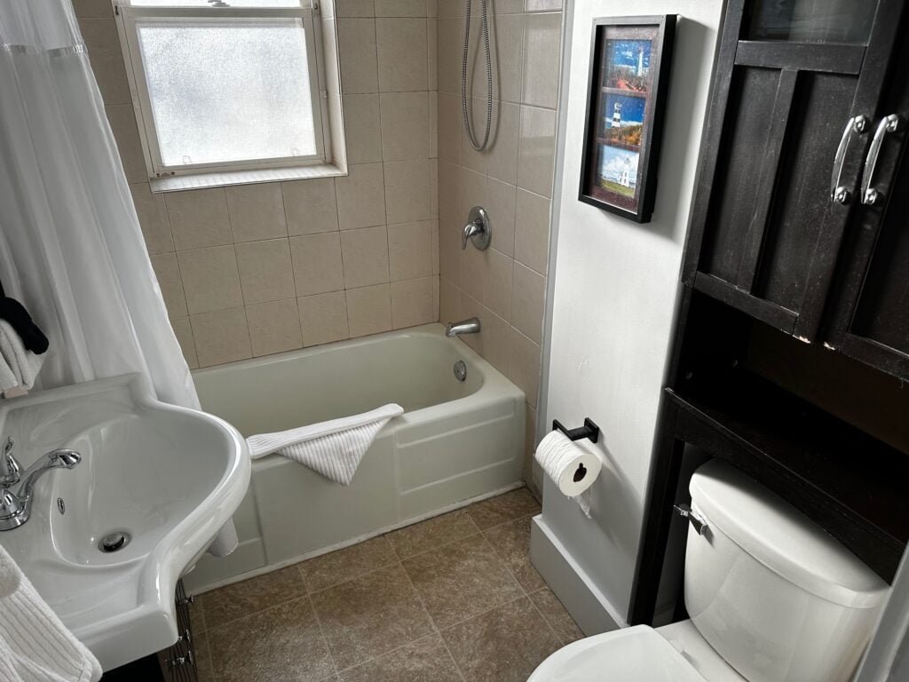 Large comfy 1 Bedroom Furnished Apartment Downtown Charlottetown