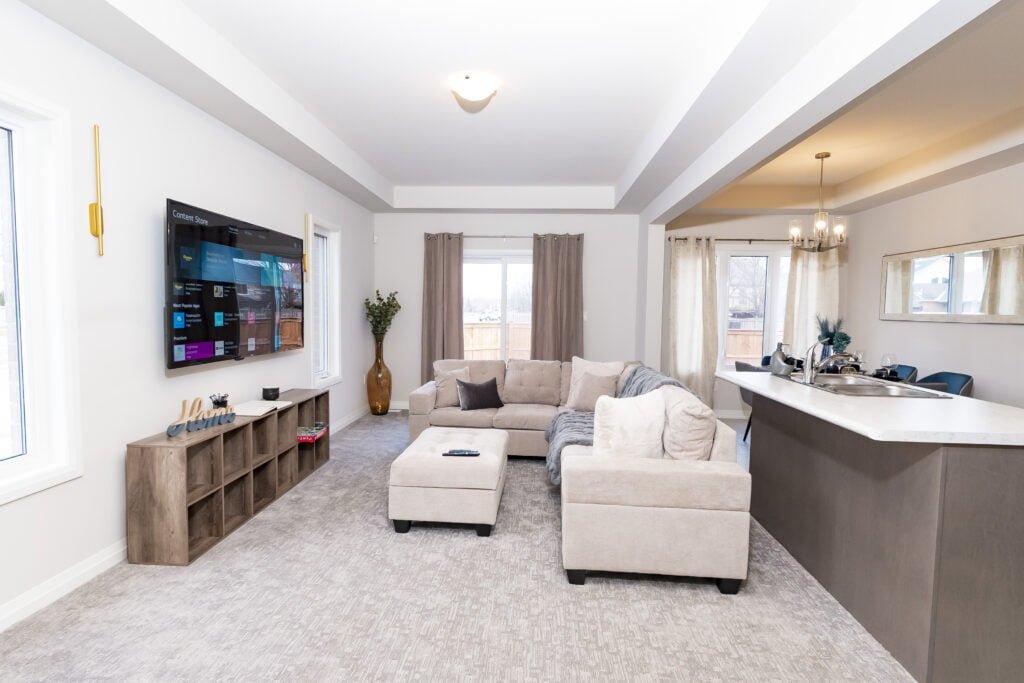 Feels like Home luxury, private theater, and 5-minute access to Niagara Falls – your dream Home awaits!