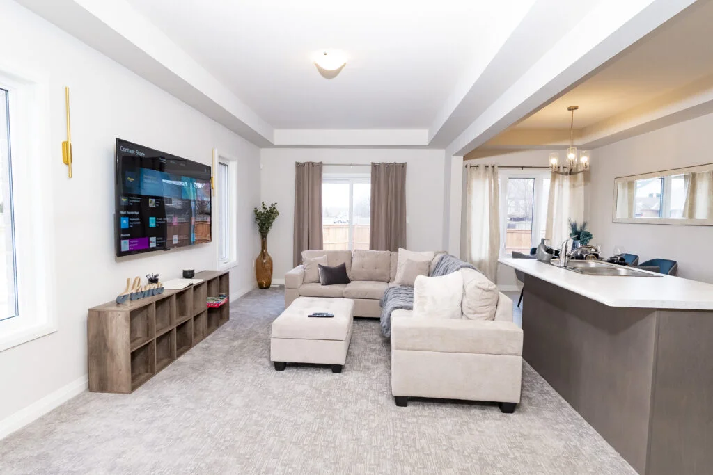 Feels like Home luxury, private theater, and 5-minute access to Niagara Falls – your dream Home awaits!