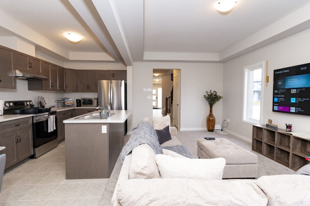 Feels like Home luxury, private theater, and 5-minute access to Niagara Falls – your dream Home awaits!