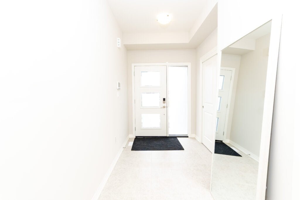 Feels like Home luxury, private theater, and 5-minute access to Niagara Falls – your dream Home awaits!