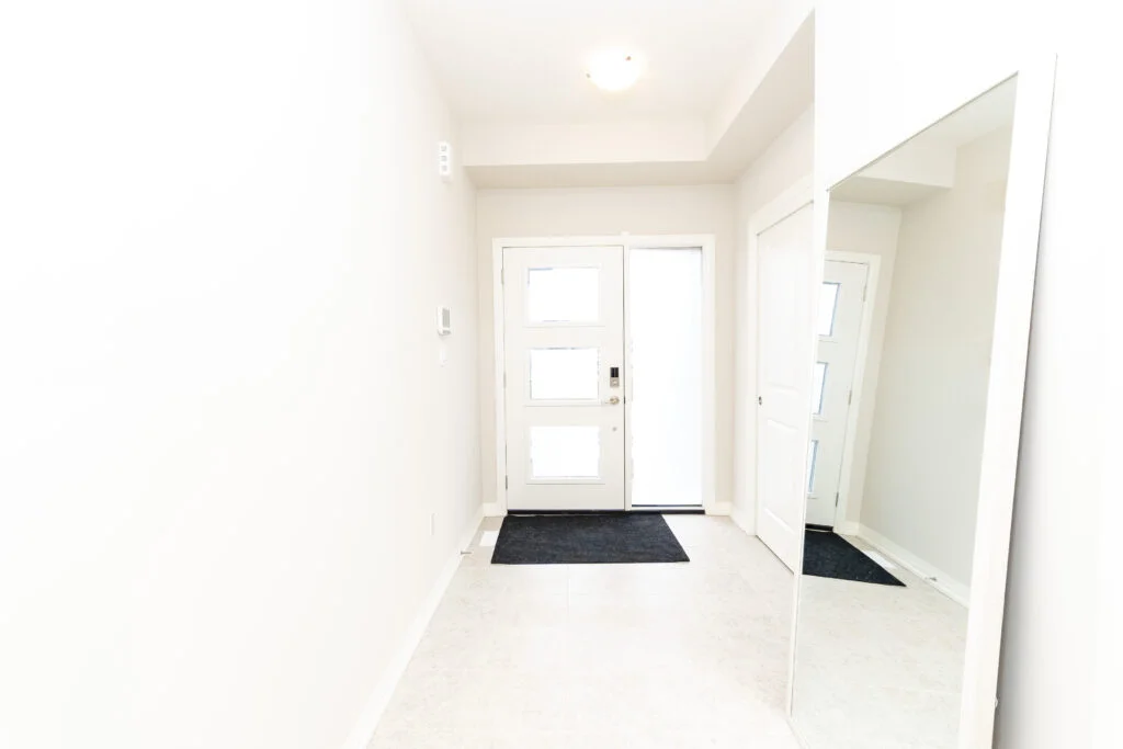 Feels like Home luxury, private theater, and 5-minute access to Niagara Falls – your dream Home awaits!