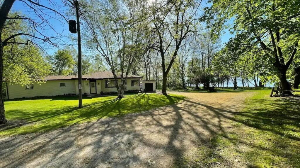 Furnished three bedroom house for monthly rental in Trenton.