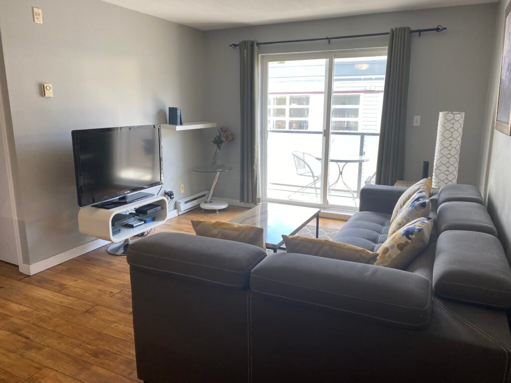Bright 2 Bedroom Fully Furnished Condo(all utilities included) in Downtown Victoria