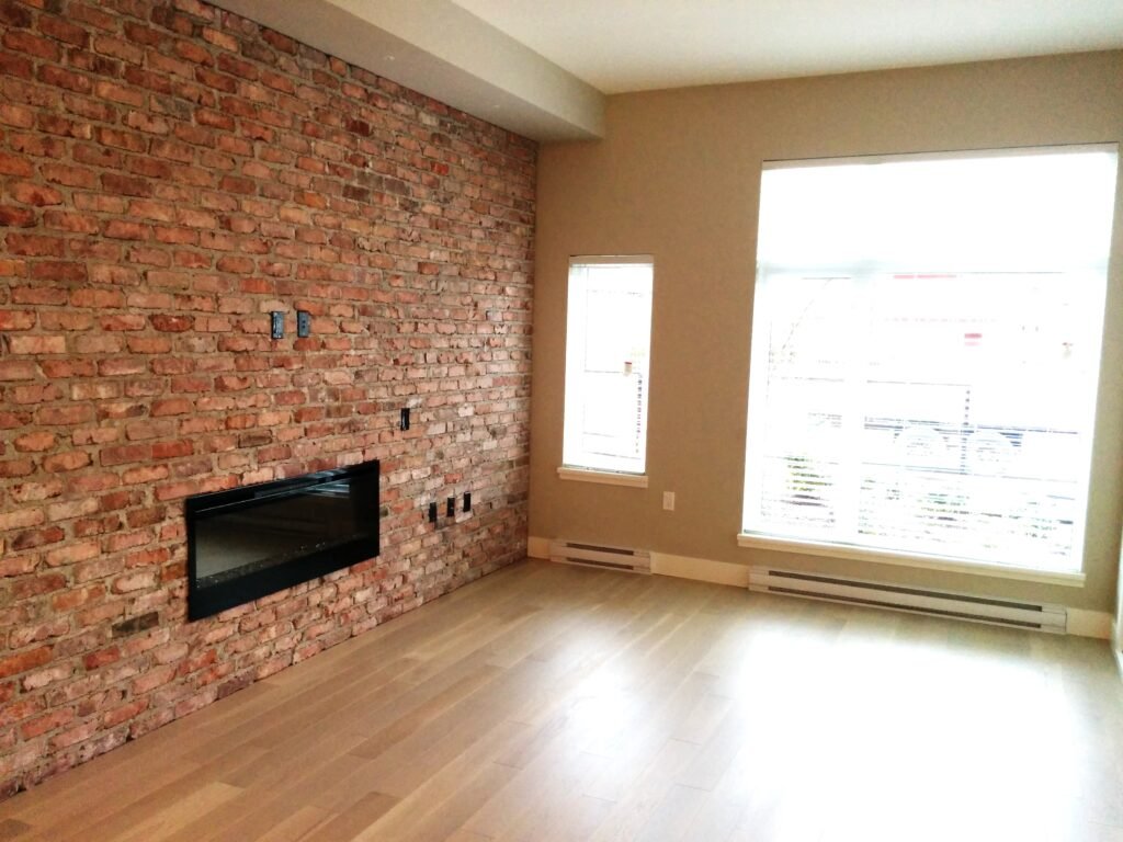 High Ceiling, Pet Friendly, 1 Bed, In Suite Laundry, Gym, Patio