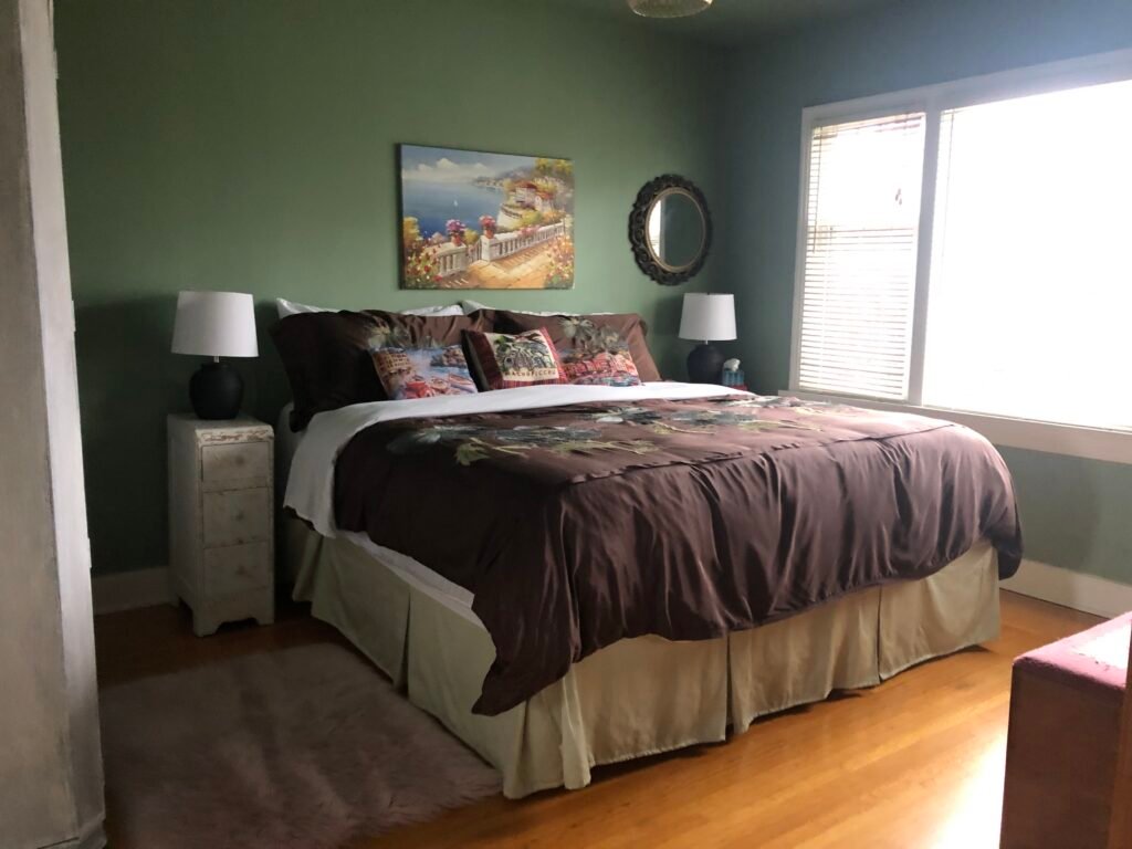 cozy sunny home near hospital and university