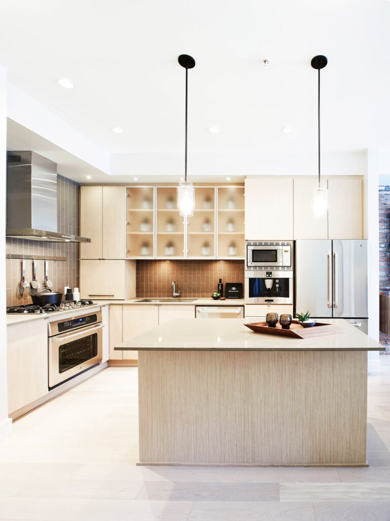 High Ceiling, Pet Friendly, 1 Bed, In Suite Laundry, Gym, Patio